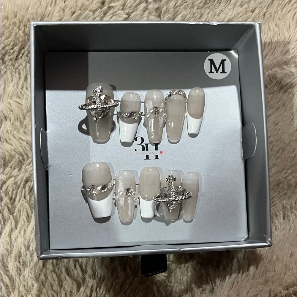 Taupe & White Embellished Press-On Nail Set - M